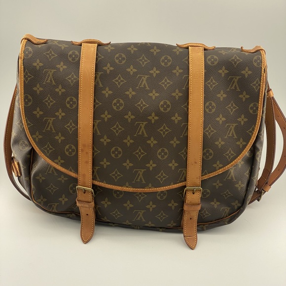 LOUIS VUITTON Saumur 43 Shoulder Bag - Picture 2 of 16